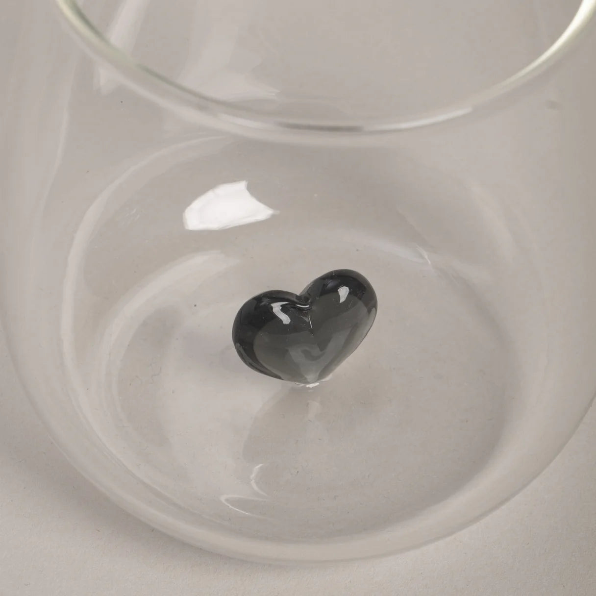 bicchieri con cuoricino nero