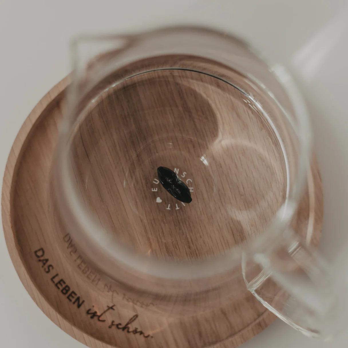 caraffa con cuoricino nero
