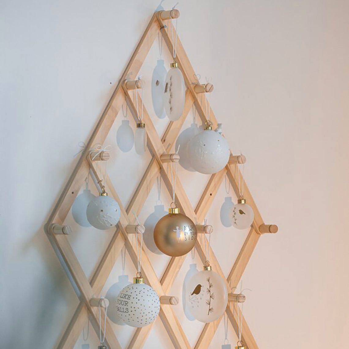 Pallina di Natale con vischio dorato