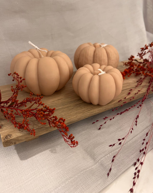 Set di 3 candele *beige* a forma di zucca