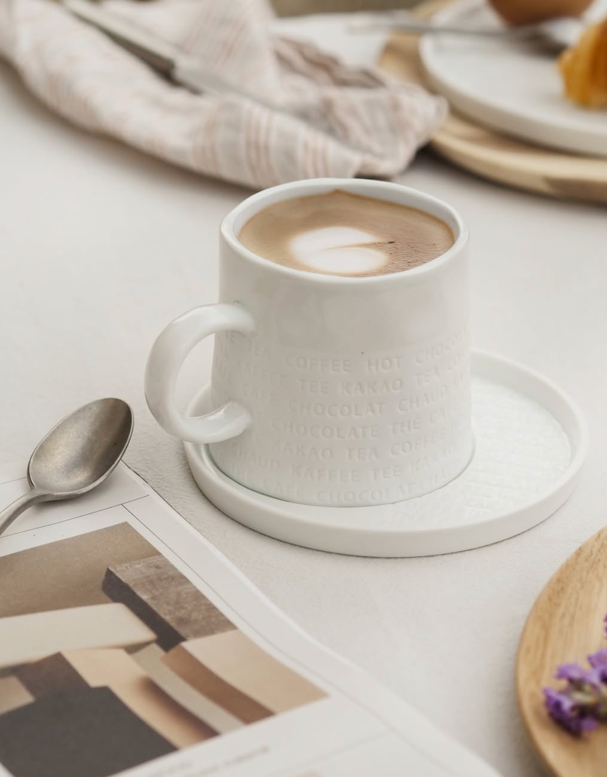 tazza da colazione con piatto